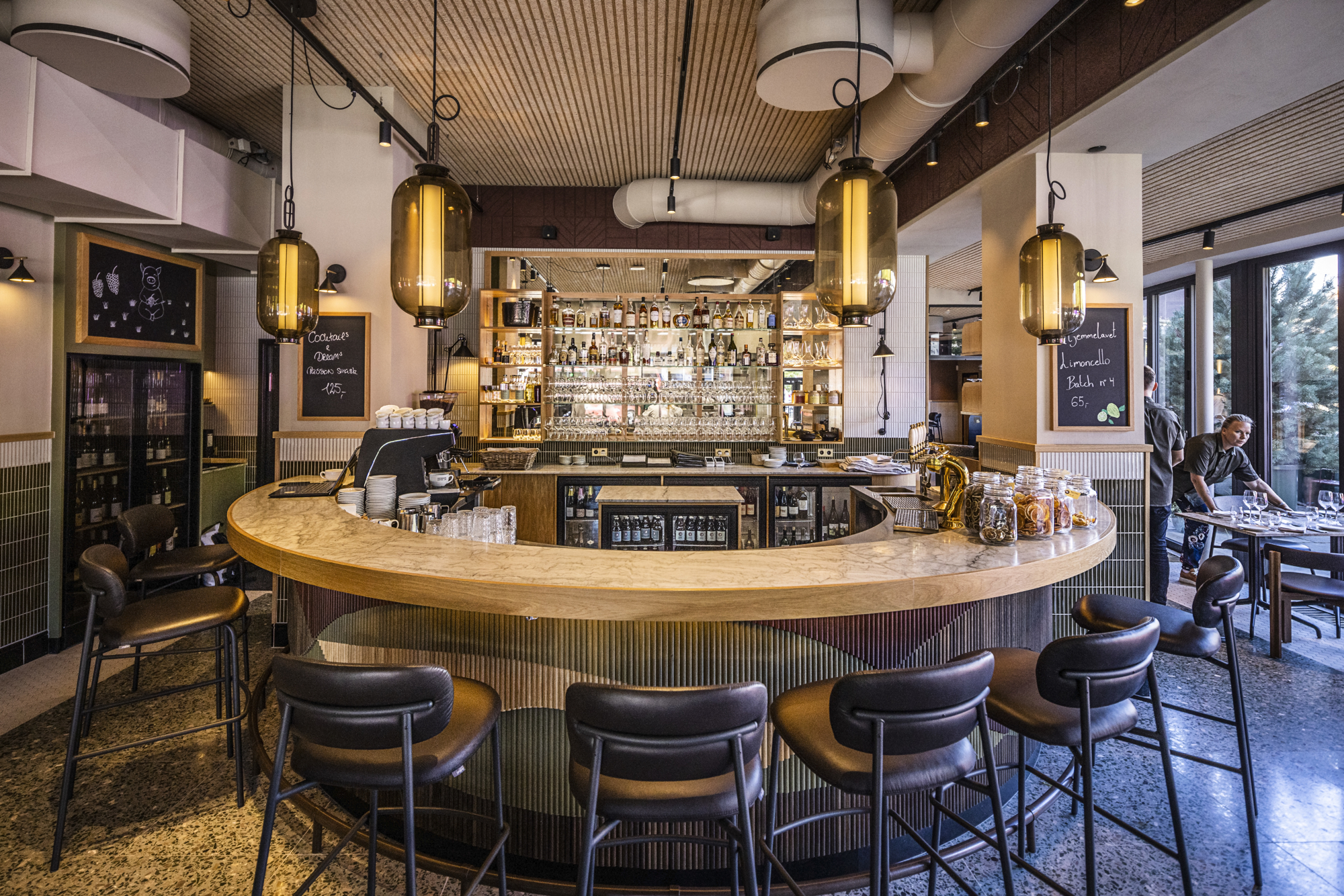 60321022 60321102 80810413 1 Restaurant Mark