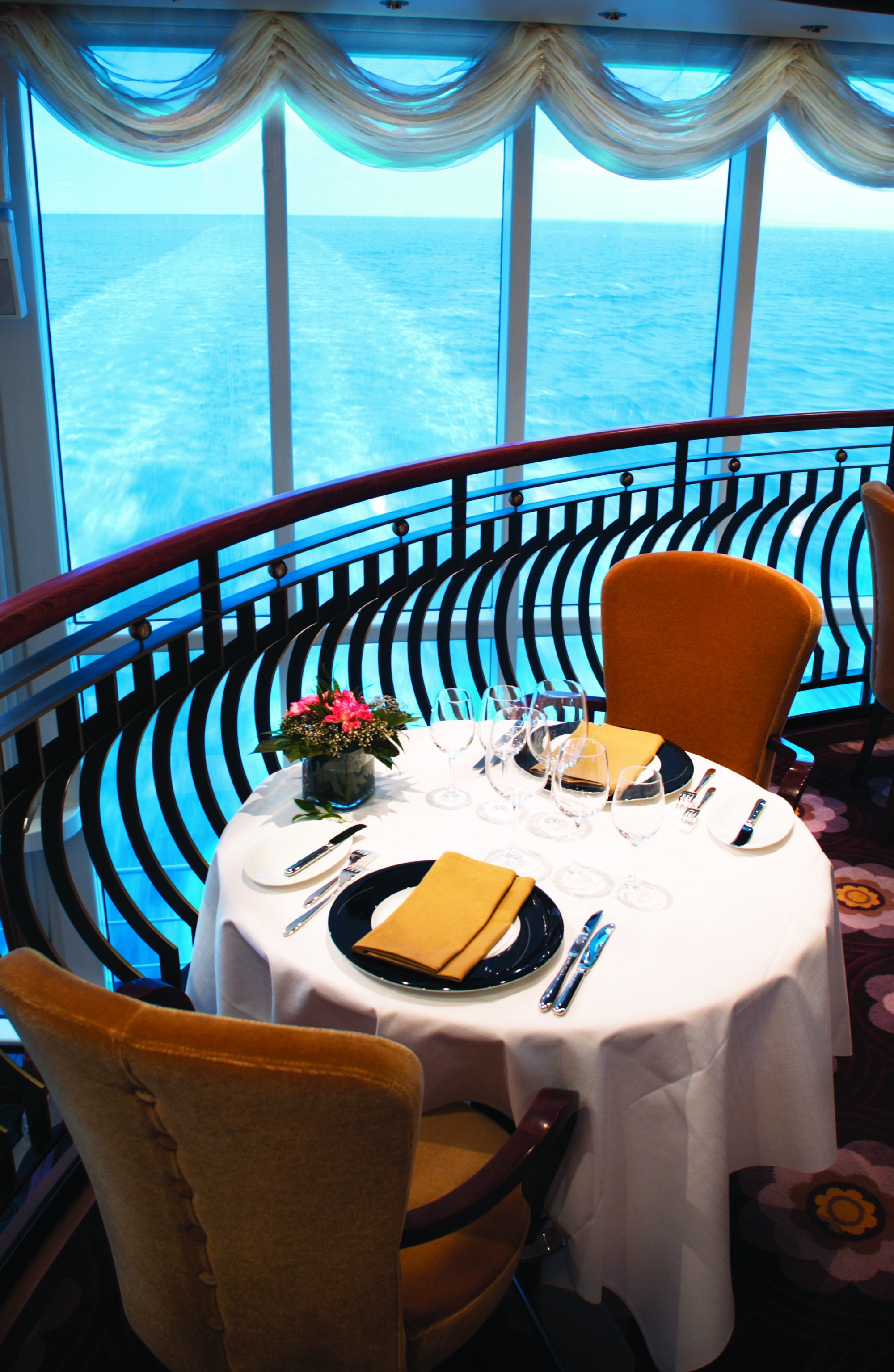 Color Fantasy Cosmopolitan Gourmet Restaurant CLL 01471